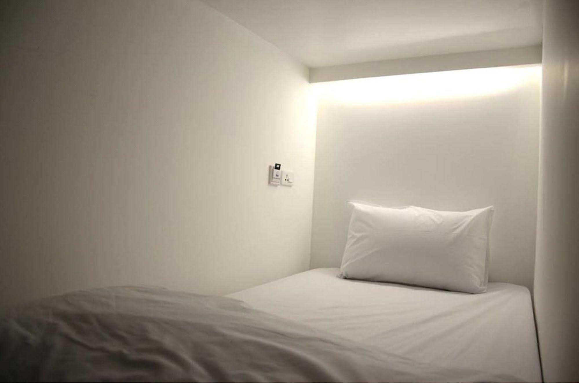 3Howw Hostel @ Sukhumvit 21 Bangkok Ngoại thất bức ảnh