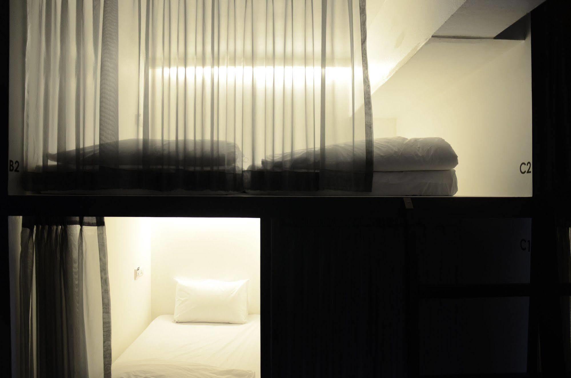 3Howw Hostel @ Sukhumvit 21 Bangkok Ngoại thất bức ảnh