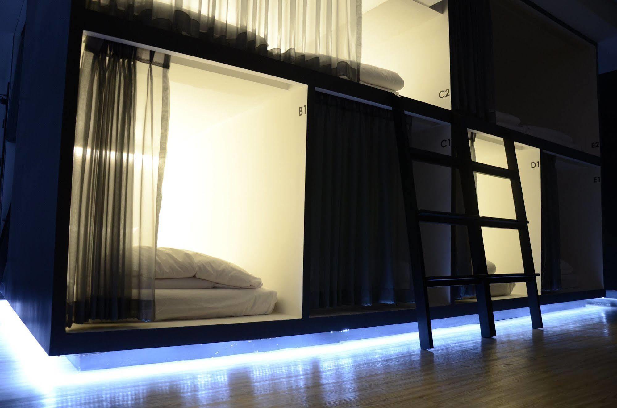 3Howw Hostel @ Sukhumvit 21 Bangkok Ngoại thất bức ảnh