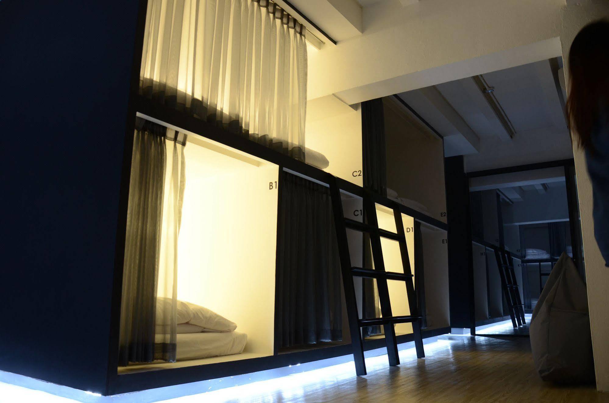 3Howw Hostel @ Sukhumvit 21 Bangkok Ngoại thất bức ảnh