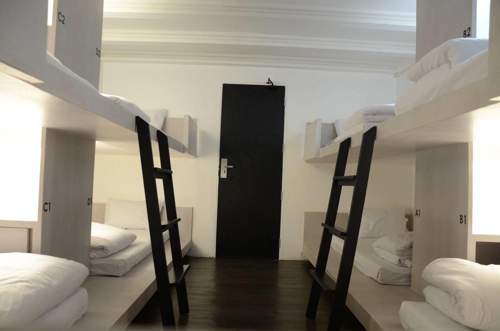 3Howw Hostel @ Sukhumvit 21 Bangkok Ngoại thất bức ảnh